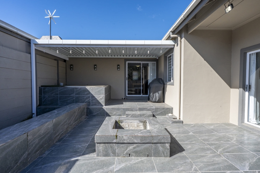 3 Bedroom Property for Sale in Protea Village Western Cape
